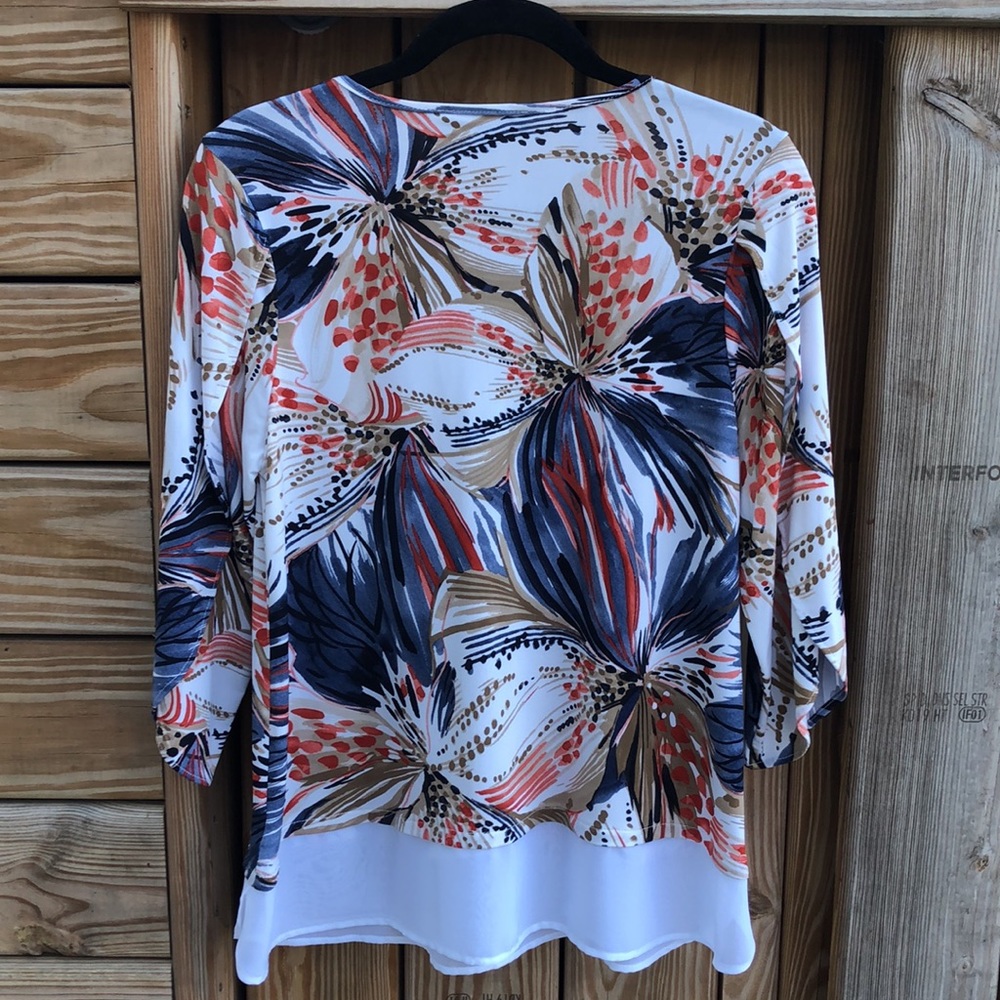 NWOT! - LAURA PETITES Flutter Sleeve Tunic Top - Picture 7 of 7